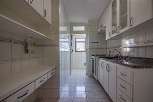 Image 17 - 918812