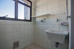 Image 22 - 918812