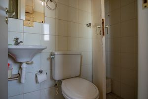 Image 23 - 918812