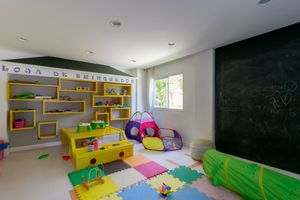 Image 19 - 918813