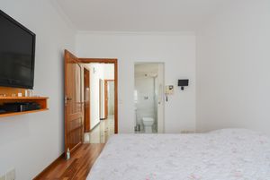 Image 19 - 918818