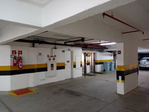 Image 17 - 918835