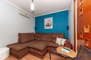 Image 35 - 918859