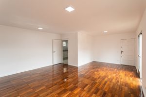 Image 14 - 918860