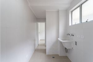 Image 18 - 918860