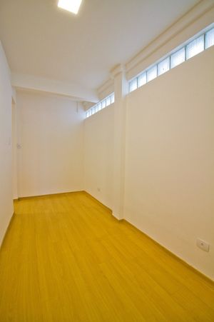 Image 11 - 918861