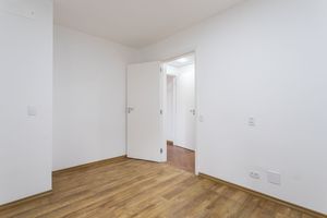 Image 11 - 918867