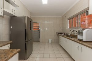 Image 9 - 918873