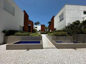 Image 1 - 918878