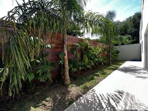 Image 10 - 918878