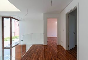 Image 19 - 918878
