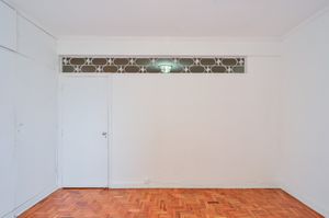 Image 9 - 918885