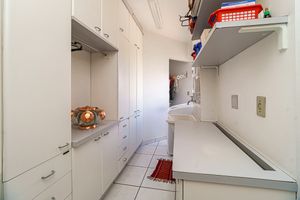 Image 38 - 918888