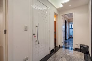 Image 17 - 918895