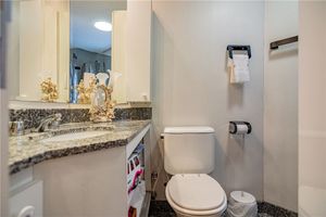 Image 32 - 918895