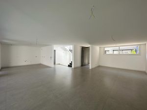 Image 5 - 918896