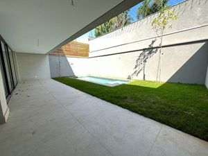 Image 12 - 918896