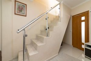 Image 30 - 918905