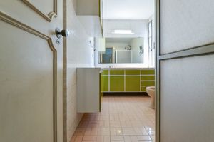 Image 14 - 918923