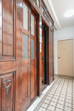 Image 20 - 918930