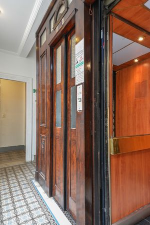 Image 21 - 918930