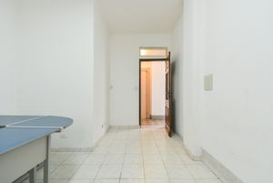 Image 34 - 918930