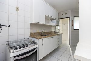 Image 12 - 918933