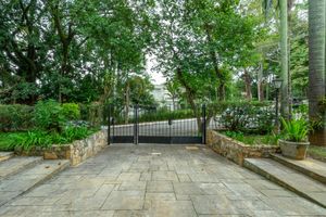 Image 8 - 918936