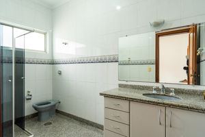 Image 23 - 918936