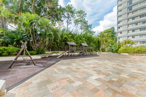 Image 8 - 918937