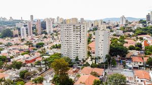 Image 9 - 918937