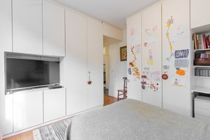 Image 12 - 918937