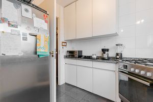 Image 25 - 918937