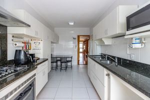 Image 10 - 918940