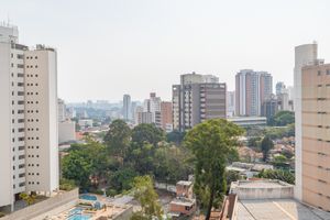 Image 11 - 918940