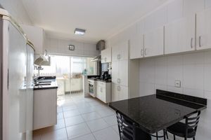 Image 12 - 918940