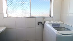 Image 9 - 918949