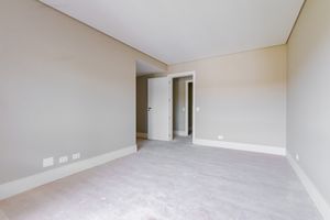 Image 11 - 918972