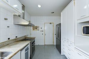 Image 16 - 918979