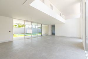 Image 6 - 918980