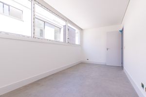 Image 17 - 918980