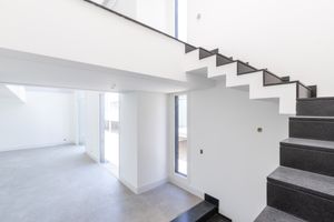 Image 18 - 918980
