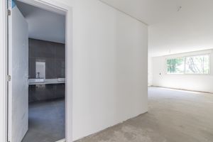 Image 21 - 918980