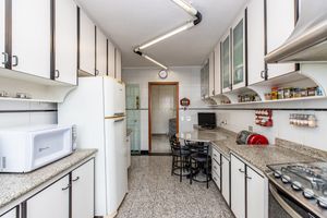 Image 18 - 918983
