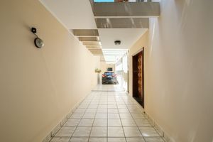 Image 1 - 918985