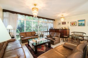 Image 17 - 918985
