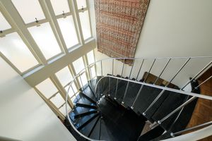 Image 32 - 918985
