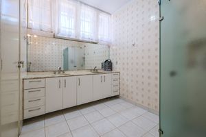 Image 37 - 918985