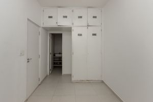 Image 22 - 918998