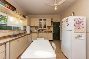 Image 9 - 919000